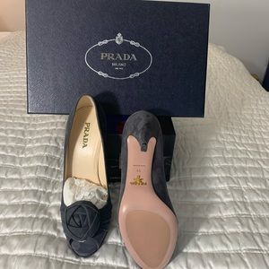 Never worn Prada heels